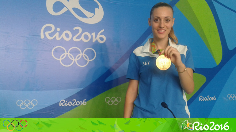 Ψεύτικο το προφίλ της Κορακάκη στο twitter