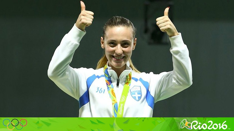 Στις 11.30 το πρωί η «ολόχρυση» Άννα Κορακάκη στην Ελλάδα