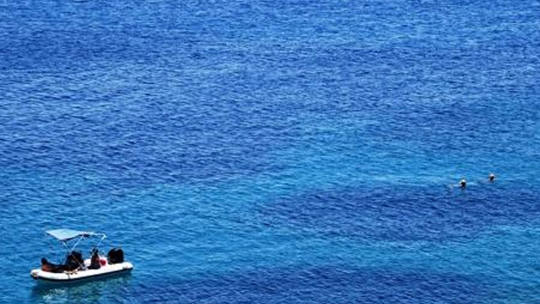 Γύθειο: Το σκάφος τους βυθίστηκε και κολύμπησαν μέχρι την ακτή