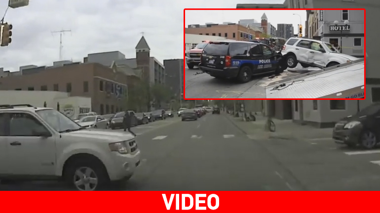 Περιπολικό περνά με κόκκινο παραβιάζοντας όλο τον K.O.K.