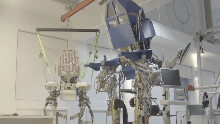 Παραπληγικοί εμφάνισαν βελτίωση με τη βοήθεια συστήματος ρομποτικού εξωσκελετού