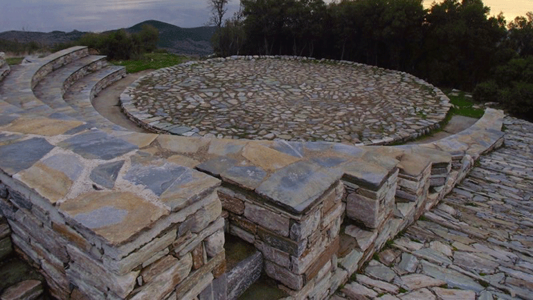 Συναυλία με τον Πετρολούκα Χαλκιά στο θέατρο Aλώνι στο Πήλιο