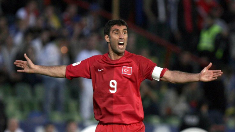 Ο Ερντογάν θεωρεί και τον ποδοσφαιριστή Χακάν Σουκούρ “τρομοκράτη” – εκδόθηκε ένταλμα σύλληψης