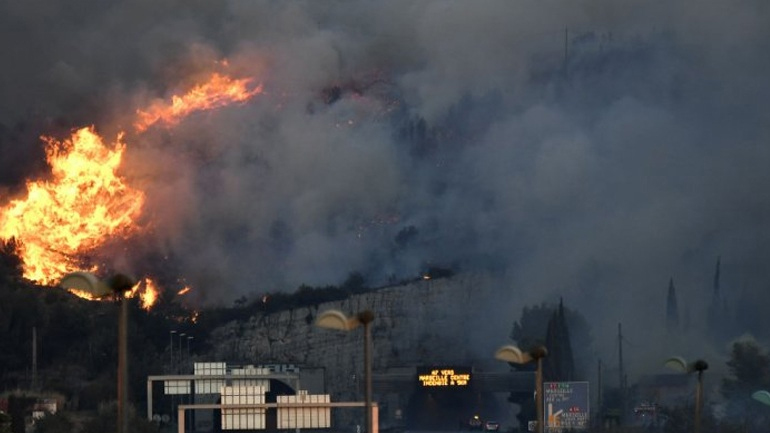Φόβοι για αναζωπύρωση των πυρκαγιών στη νότια Γαλλία