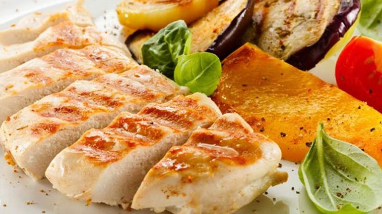 Φιλέτο κοτόπουλο με λαχανικά