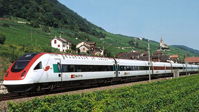 Τυφλή επίθεση με μαχαίρι και φωτιά σε επιβάτες τρένου στην Ελβετία – συνελήφθη ο δράστης