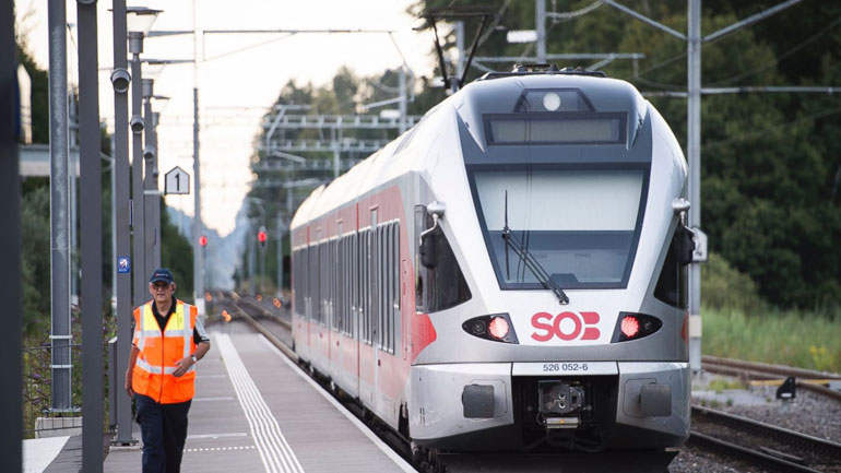 Ξεψύχησε η 34χρονη που δέχτηκε επίθεση με μαχαίρι σε τρένο στην Ελβετία – Νεκρός και ο θύτης