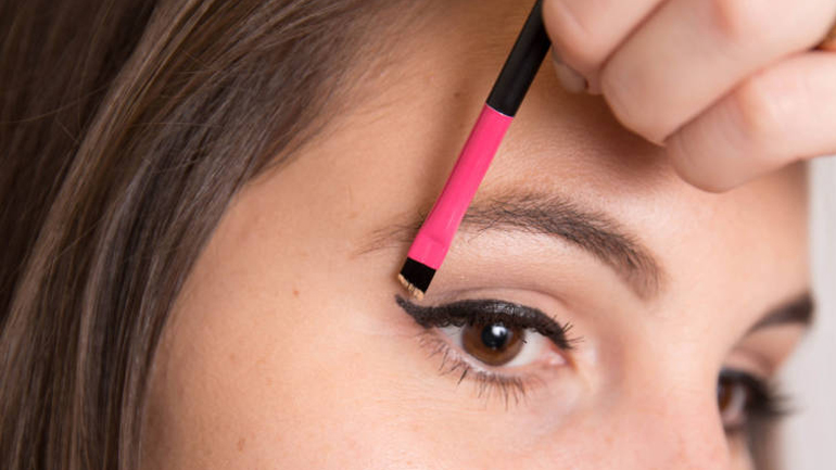 Πέντε σημεία που δεν βάζεις κονσίλερ (αλλά θα έπρεπε)!