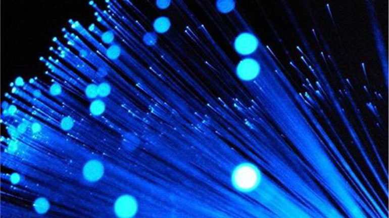 Οπτική ίνα μπορεί να μεταφέρει όγκο πληροφοριών 400 τεραμπάιτ