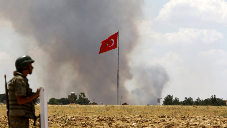 Συρία: Έκρηξη σε λεωφορείο στη μεθόριο με την Τουρκία με 30 νεκρούς