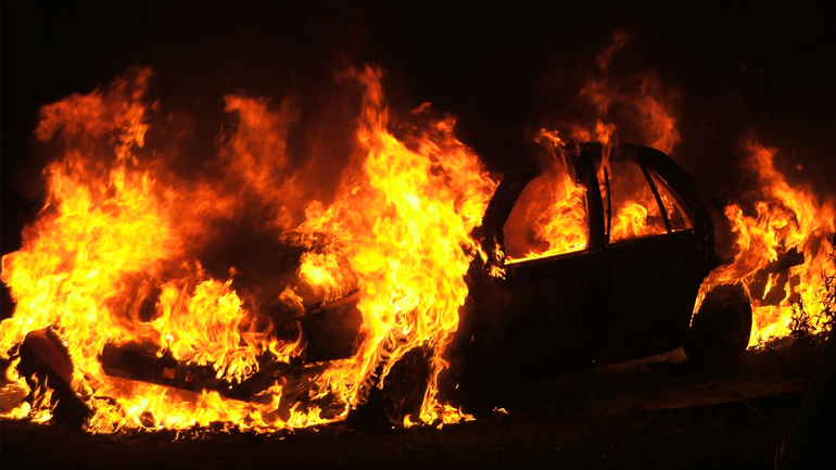 «Λαμπάδιασε» Ι.Χ. στο Ηράκλειο Κρήτης