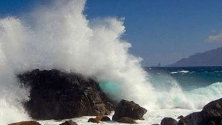 Χανιά: Πήγε για μπάνιο και κατέληξε στα…. βράχια