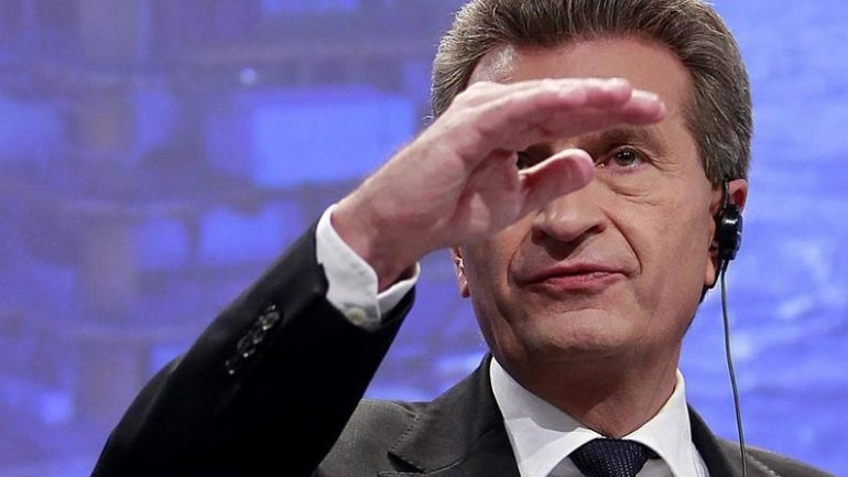 Έτινγκερ: Η Κομισιόν εξετάζει το ζήτημα των τηλεοπτικών αδειών στην Ελλάδα