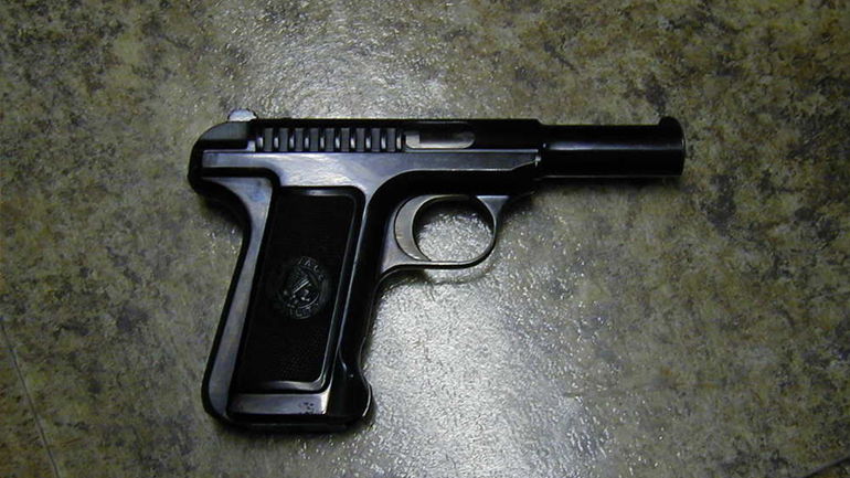 Έκρυβε στο αυτοκίνητο… πιστόλι και φυσίγγια!