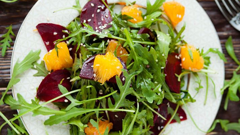 Σαλάτα με ρόκα και πορτοκάλι