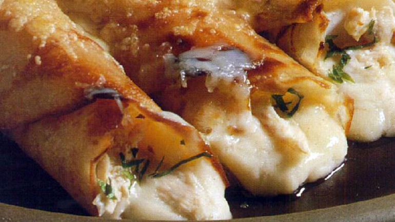 Φτιάξε αλμυρές κρέπες με τυρί, κοτόπουλο και καλαμπόκι