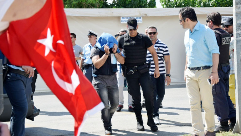 Εξετάστηκε το αίτημα ασύλου ενός εκ των οκτώ Τούρκων στρατιωτικών