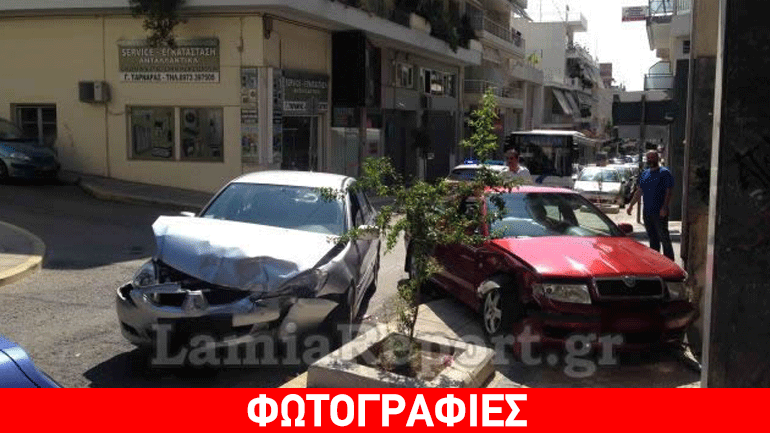 Αυτοκίνητο με ηλικιωμένο οδηγό συγκρούστηκε με ταξί στο κέντρο της Λαμίας