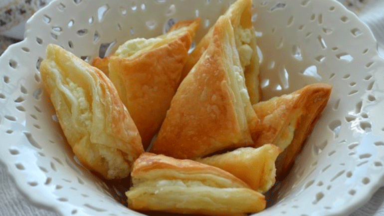 Τέλεια τυροπιτάκια στη στιγμή!