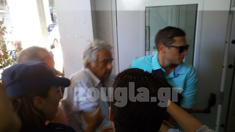 Νομικοί κύκλοι στο zougla.gr: “Υπάρχουν ερωτηματικά για την απόφαση της μη κράτησης του Θρ. Λυκουρέζου”