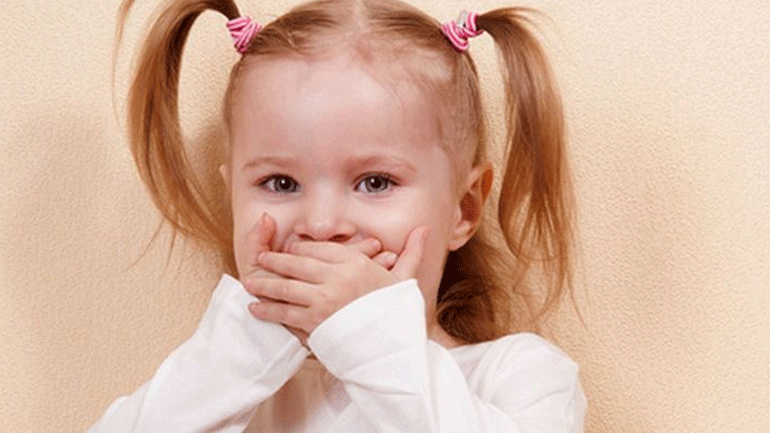 Όταν το παιδί ξεκινάει να λέει «κακές» λέξεις