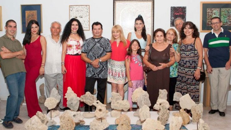 Υπέρλαμπρη πανσέληνος στον κήπο στο πλαίσιο της έκθεσης του Κώστα Ευαγγελάτου «16 χρόνια αισθητικές υποθήκες»