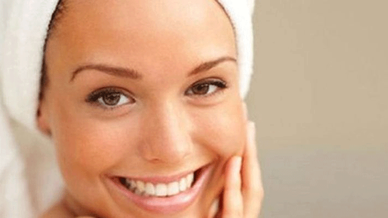 Πετσέτα: Πόσο βλάπτει τα μαλλιά σας;