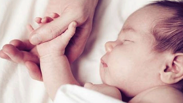 Πώς συνδέεται η κατάθλιψη των γονιών με τα πρόωρα μωρά