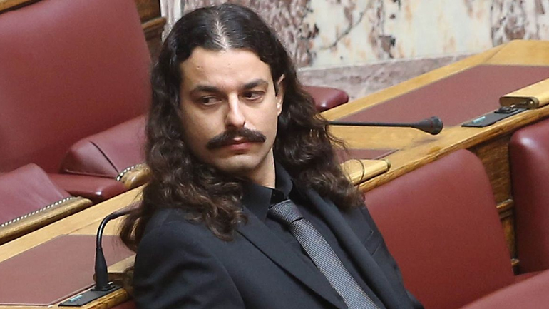 Αγρίνιο: Ο χρυσαυγίτης βουλευτής Μπαρμπαρούσης επιτέθηκε σε αστυνομικό