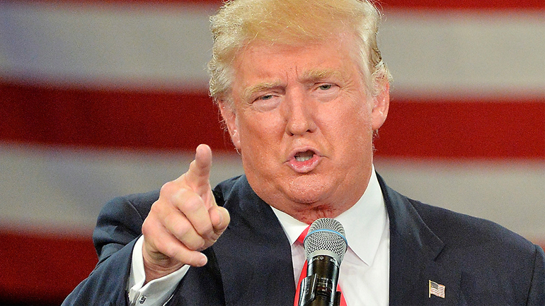 Ο Τραμπ ζητεί να κλείσει το Ίδρυμα Κλίντον, «η πιο διεφθαρμένη επιχείρηση στην πολιτική ιστορία»