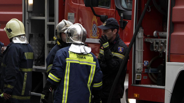 Πειραιάς: Απεγκλωβισμός τεσσάρων ενοίκων πολυκατοικίας μετά από πυρκαγιά
