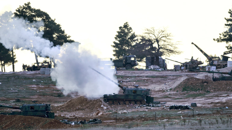 Ο τουρκικός στρατός πλήττει θέσεις των Κούρδων και του isis