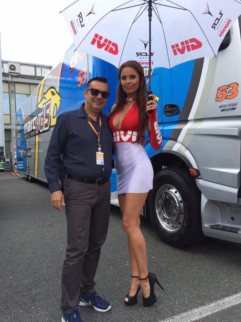 Δεν πέρασε άσχημα στη Τσεχία ο γνωστός παρουσιαστής!