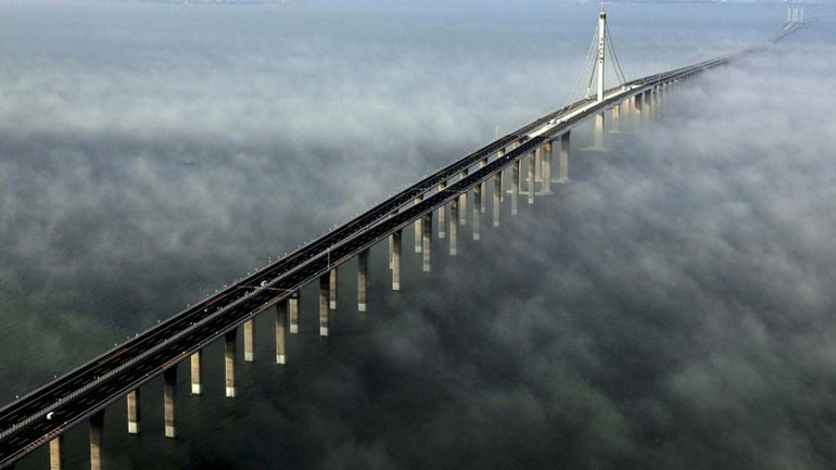 Κίνα: Σε λειτουργία η μεγαλύτερη και ψηλότερη γυάλινη γέφυρα του κόσμου