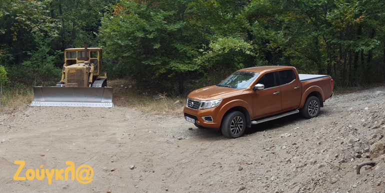 Δύο σκληροτράχηλα οχήματα...