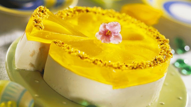 Τούρτα με ζελέ ανανά και γιαούρτι