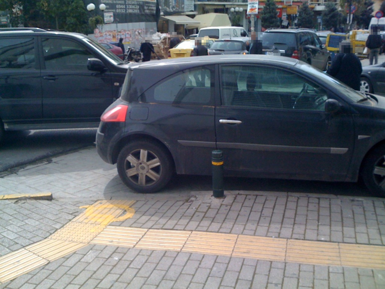 Όποιος παρκάρει με αυτό τον τρόπο καλό είναι να σκέφτεται πρώτα...