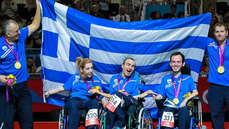 Ο Γρηγόρης Πολυχρονίδης σημαιοφόρος της ελληνικής ομάδας στη Βραζιλία