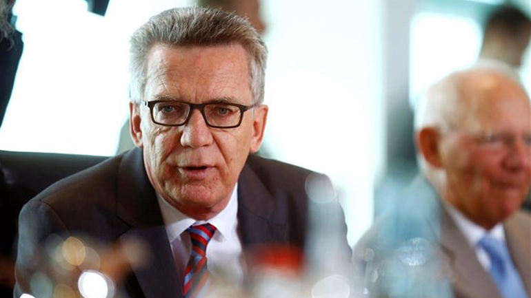 Ντε Μεζιέρ: Όλες οι χώρες πρέπει να βοηθήσουν την Ελλάδα στο προσφυγικό