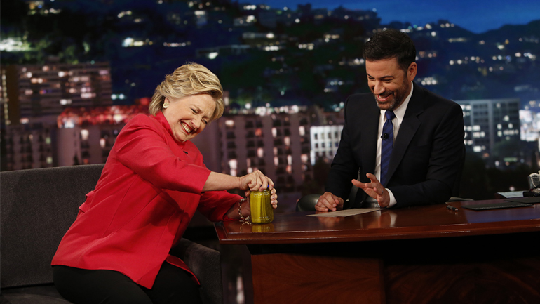 Έτοιμη για… απρόβλεπτα στις τηλεμαχίες με τον Τραμπ η Χίλαρι Κλίντον