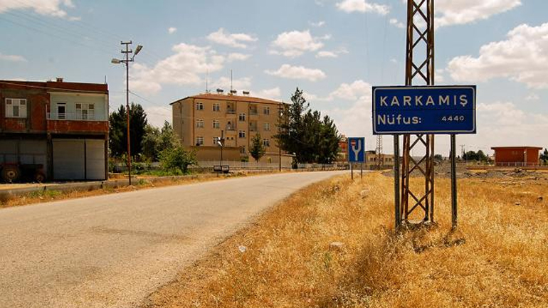 Εκκενώνει μεθοριακή πόλη με τη Συρία η Τουρκία