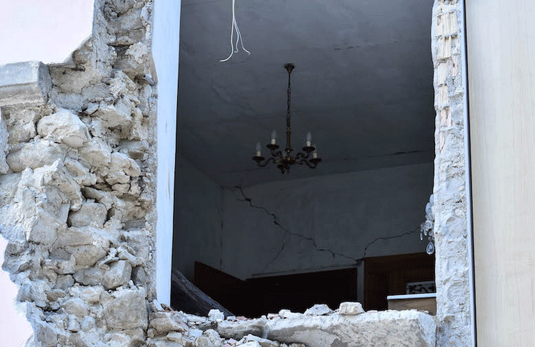 Ό,τι απέμεινε από κατοικία στο Ακούμολι