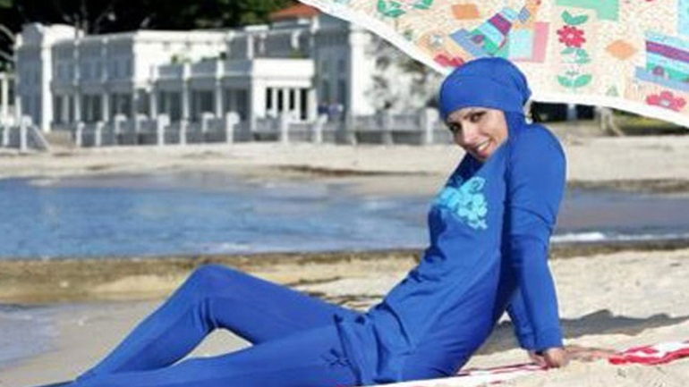 Μπερνάρ Καζνέβ: Η απαγόρευση του «μπουρκίνι» δεν πρέπει να οδηγήσει σε στιγματισμό