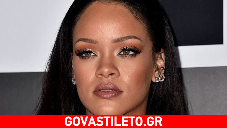 Rihanna: Φωτογραφίζεται μπροστά από το ακέφαλο άγαλμα της!
