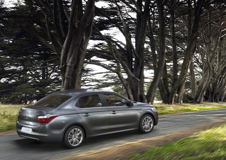 Πέντε πόρτες διαθέτει το C-Elysee...