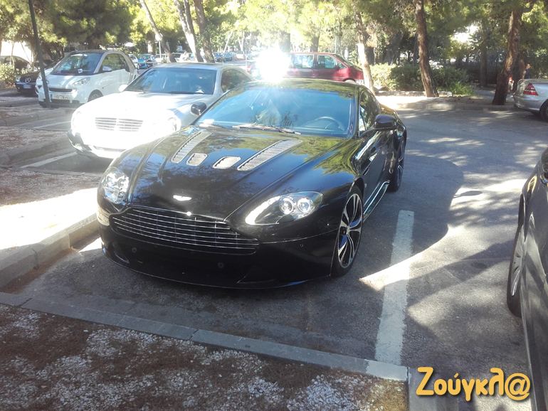 12κυλινδρη Aston Martin vantage στη περιοχή της Βουλιαγμένης... 571 ίπποι, 0-100 σε 3.7 δευτ. και τελική 328 χλμ./ώρα