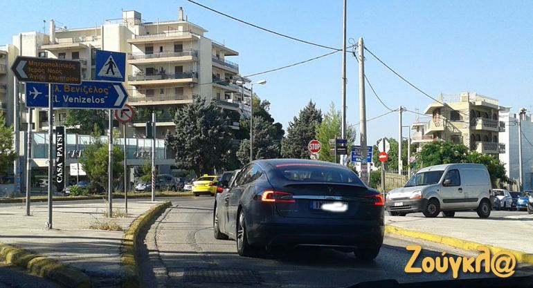 Tesla model S: Αμιγώς ηλεκτρικό με αυτονομία 400 χιλιομέτρων. 0-100 κάτω από 5 δευτ. και τελική που αγγίζει τα 250 χλμ./ώρα