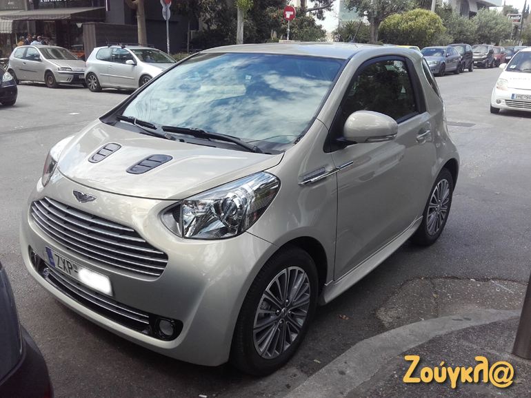 Το Aston Marin Cygnet είναι το μικρό μοντέλο που βασίστηκε στο Toyota IQ. Πουλήθηκαν μόλις 150 μονάδες σε όλο τον κόσμο. Κινητήρας 1.329 κ.εκ., 0-100σε 11.8 δευτ. τελική 170 χλμ./ώρα και τιμή πάνω από 60.000 ευρώ στην Ελλάδα!