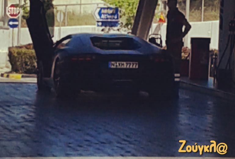 Lamborghini Aventador: V12, 6498 κ.εκ. 700 άλογα, 0-100 σε 2.9 δευτ. και τελική 350χλμ./ώρα