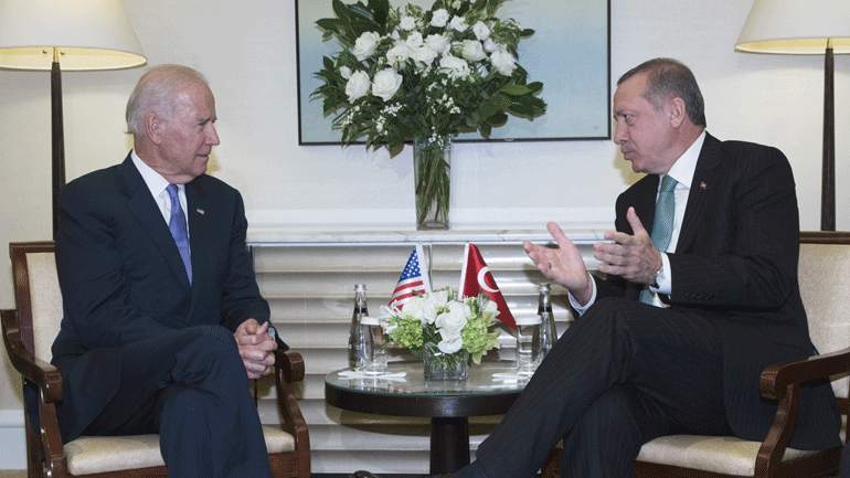 Έφτασε στην Άγκυρα ο Τζο Μπάιντεν-Συναντάται με Ερντογάν και Γιλντιρίμ